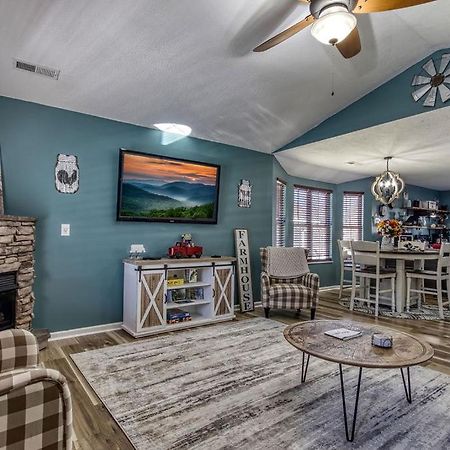 The Mason Jar, Hot Tub, Wifi, 1089 Free Tickets Each Paid Day, Dollywood And More! Pigeon Forge Exterior photo