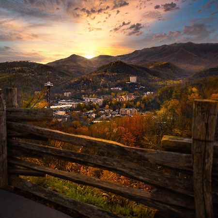 The Mason Jar, Hot Tub, Wifi, 1089 Free Tickets Each Paid Day, Dollywood And More! Pigeon Forge Exterior photo