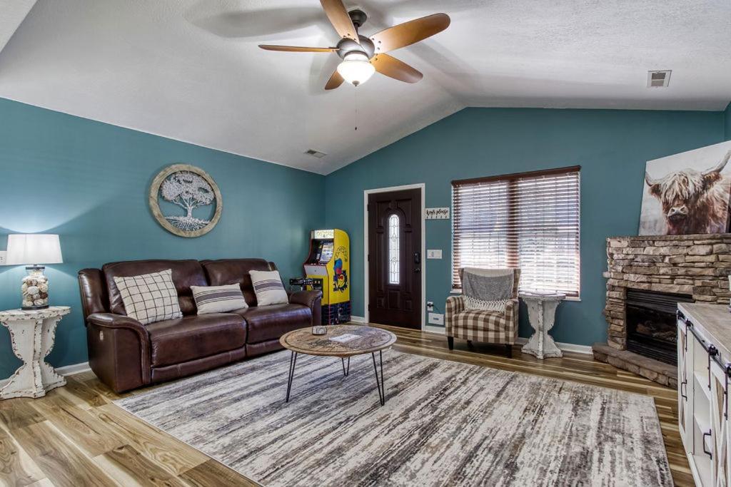 The Mason Jar, Hot Tub, Wifi, 1089 Free Tickets Each Paid Day, Dollywood And More! Pigeon Forge Exterior photo