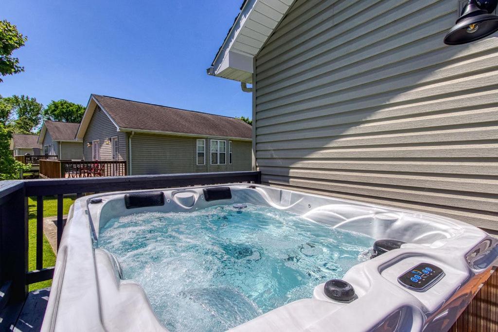 The Mason Jar, Hot Tub, Wifi, 1089 Free Tickets Each Paid Day, Dollywood And More! Pigeon Forge Exterior photo