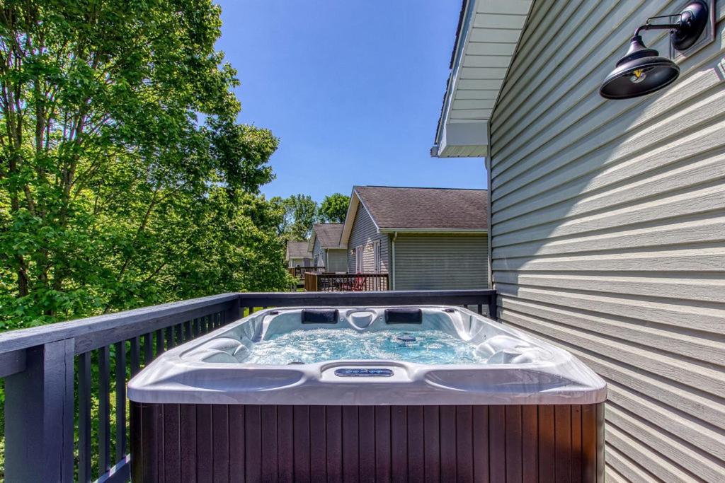 The Mason Jar, Hot Tub, Wifi, 1089 Free Tickets Each Paid Day, Dollywood And More! Pigeon Forge Exterior photo
